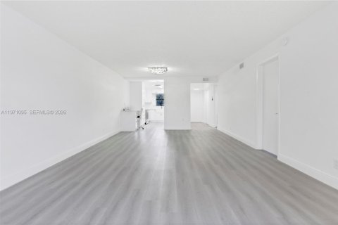 Купить кондоминиум в Санрайз, Флорида 2 спальни, 110.55м2, № 2032611 - фото 12