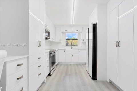 Купить кондоминиум в Санрайз, Флорида 2 спальни, 110.55м2, № 2032611 - фото 19