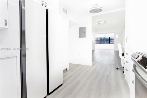 Купить кондоминиум в Санрайз, Флорида 2 спальни, 110.55м2, № 2032611 - фото 17