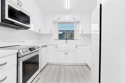 Купить кондоминиум в Санрайз, Флорида 2 спальни, 110.55м2, № 2032611 - фото 20