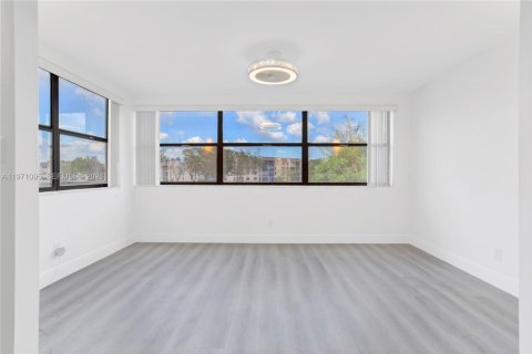 Купить кондоминиум в Санрайз, Флорида 2 спальни, 110.55м2, № 2032611 - фото 15