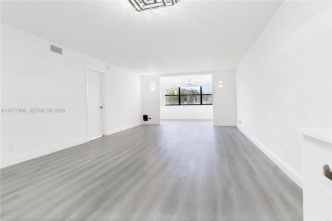 Купить кондоминиум в Санрайз, Флорида 2 спальни, 110.55м2, № 2032611 - фото 13