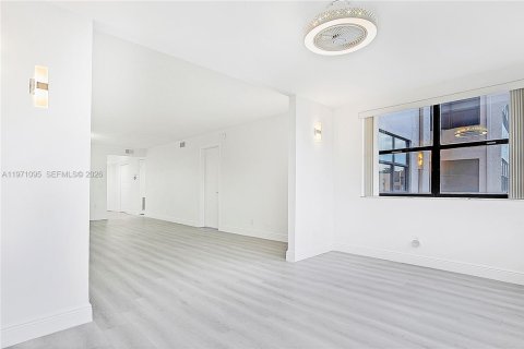 Купить кондоминиум в Санрайз, Флорида 2 спальни, 110.55м2, № 2032611 - фото 23