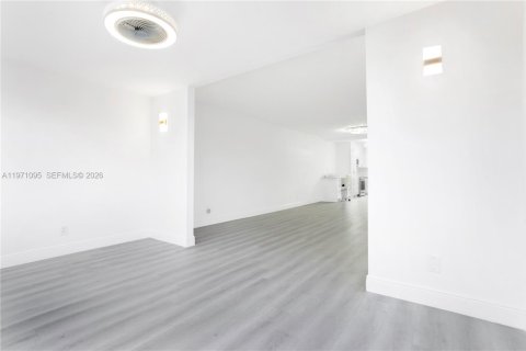 Купить кондоминиум в Санрайз, Флорида 2 спальни, 110.55м2, № 2032611 - фото 18