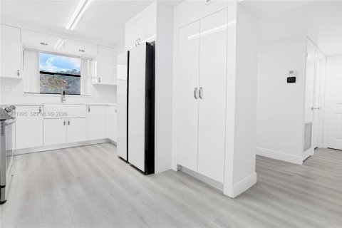 Купить кондоминиум в Санрайз, Флорида 2 спальни, 110.55м2, № 2032611 - фото 22