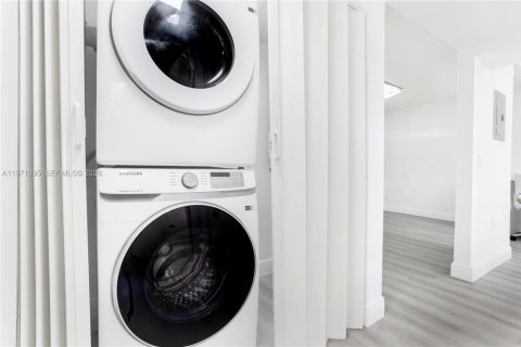 Купить кондоминиум в Санрайз, Флорида 2 спальни, 110.55м2, № 2032611 - фото 24