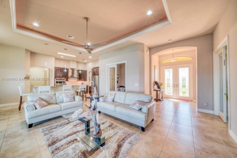 Villa ou maison à vendre à Cape Coral, Floride: 3 chambres № 1956078 - photo 4