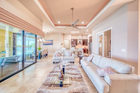 Villa ou maison à vendre à Cape Coral, Floride: 3 chambres № 1956078 - photo 5