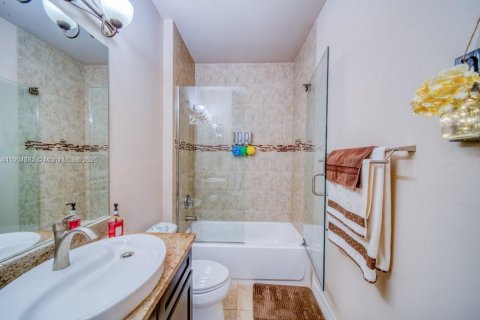 Villa ou maison à vendre à Cape Coral, Floride: 3 chambres № 1956078 - photo 28