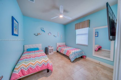 Villa ou maison à vendre à Cape Coral, Floride: 3 chambres № 1956078 - photo 29