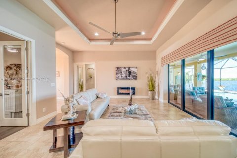 Villa ou maison à vendre à Cape Coral, Floride: 3 chambres № 1956078 - photo 6