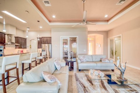 Villa ou maison à vendre à Cape Coral, Floride: 3 chambres № 1956078 - photo 7