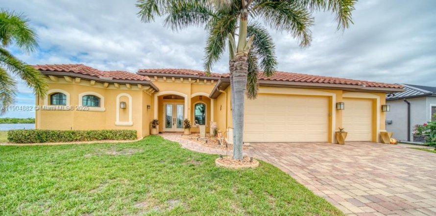 Villa ou maison à Cape Coral, Floride 3 chambres № 1956078