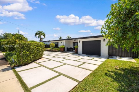 House in Hollywood, Florida 3 bedrooms № 2064789 - photo 8