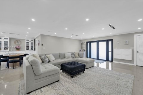 House in Hollywood, Florida 3 bedrooms № 2064789 - photo 13