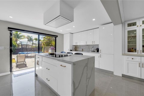 House in Hollywood, Florida 3 bedrooms № 2064789 - photo 19