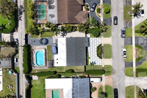 House in Hollywood, Florida 3 bedrooms № 2064789 - photo 5