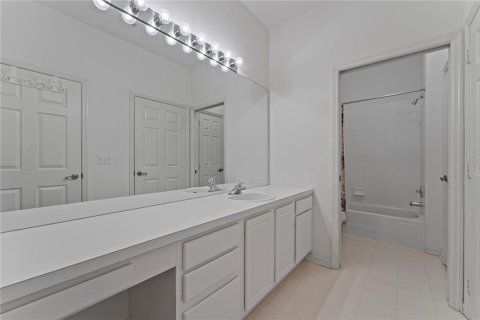 Condo in Orlando, Florida, 3 bedrooms  № 2110120 - photo 23
