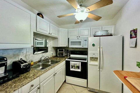 Condo in Deerfield Beach, Florida, 1 bedroom № 2247573