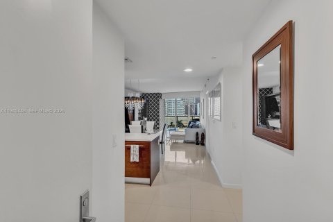 Copropriété à vendre à Miami, Floride: 1 chambre, 91.42 m2 № 1998303 - photo 2