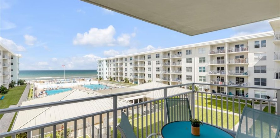 Condo in New Smyrna Beach, Florida, 1 bedroom № 1851674