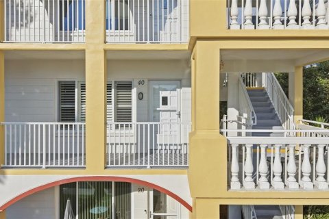 Condo in Clearwater, Florida, 2 bedrooms  № 2384405