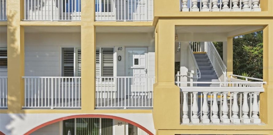 Condo in Clearwater, Florida, 2 bedrooms  № 2384405