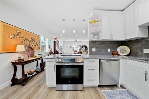 Condo in Clearwater, Florida, 2 bedrooms  № 2384405 - photo 10