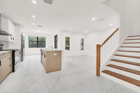 Touwnhouse à louer à West Palm Beach, Floride: 3 chambres, 192.4 m2 № 2261383 - photo 5