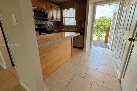 Снять в аренду кондоминиум в Санрайз, Флорида 2 спальни, 78.97м2, № 1944515 - фото 6