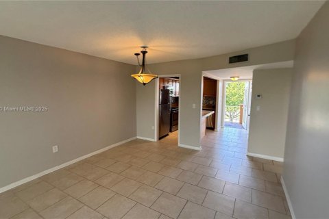 Снять в аренду кондоминиум в Санрайз, Флорида 2 спальни, 78.97м2, № 1944515 - фото 18