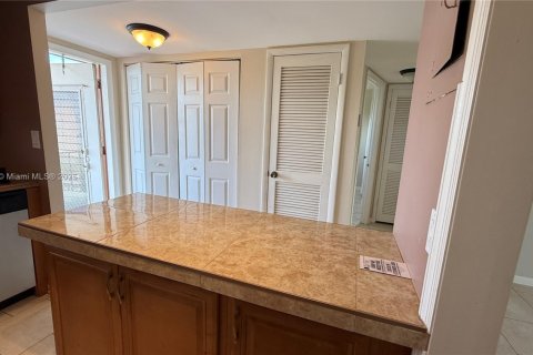 Снять в аренду кондоминиум в Санрайз, Флорида 2 спальни, 78.97м2, № 1944515 - фото 7