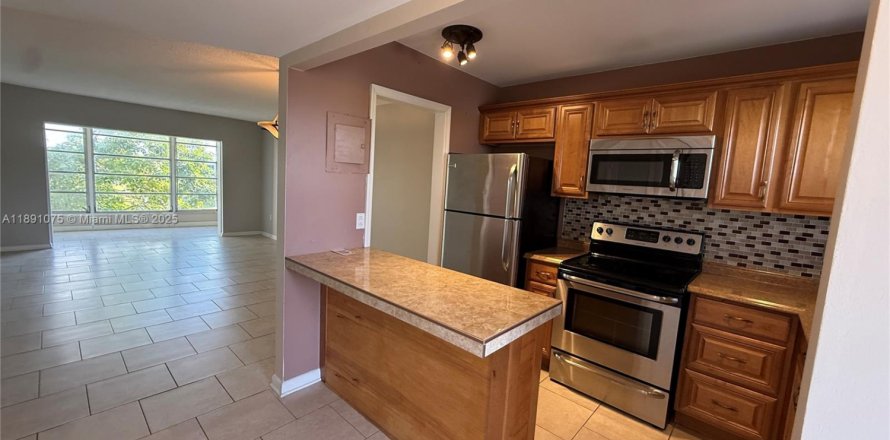 Кондоминиум с 2 спальнями в Санрайз, Флорида № 1944515