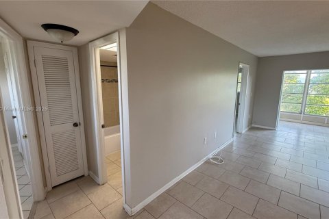 Снять в аренду кондоминиум в Санрайз, Флорида 2 спальни, 78.97м2, № 1944515 - фото 13