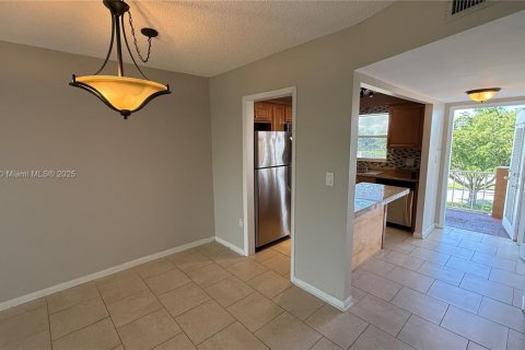 Снять в аренду кондоминиум в Санрайз, Флорида 2 спальни, 78.97м2, № 1944515 - фото 16