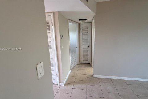 Снять в аренду кондоминиум в Санрайз, Флорида 2 спальни, 78.97м2, № 1944515 - фото 10