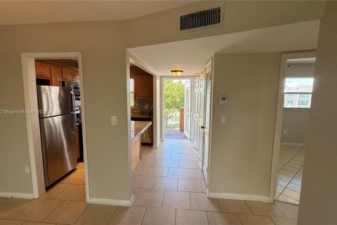 Снять в аренду кондоминиум в Санрайз, Флорида 2 спальни, 78.97м2, № 1944515 - фото 11