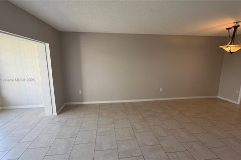 Снять в аренду кондоминиум в Санрайз, Флорида 2 спальни, 78.97м2, № 1944515 - фото 20