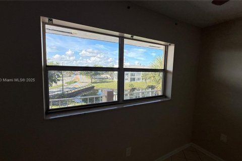 Снять в аренду кондоминиум в Санрайз, Флорида 2 спальни, 78.97м2, № 1944515 - фото 17