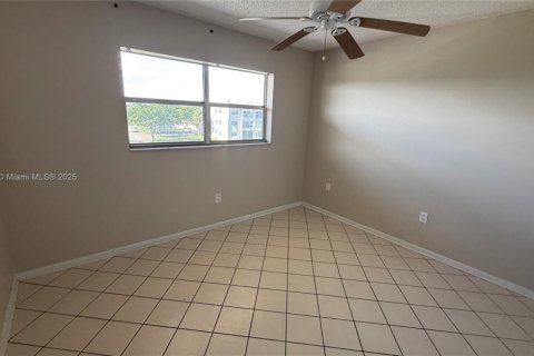 Снять в аренду кондоминиум в Санрайз, Флорида 2 спальни, 78.97м2, № 1944515 - фото 12