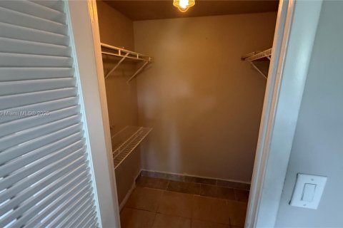 Снять в аренду кондоминиум в Санрайз, Флорида 2 спальни, 78.97м2, № 1944515 - фото 19