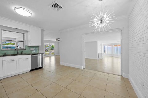 House in Pompano Beach, Florida 2 bedrooms, 164.44 sq.m. № 2191787 - photo 18
