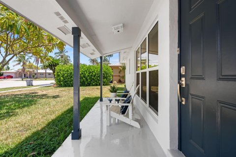 House in Pompano Beach, Florida 2 bedrooms, 164.44 sq.m. № 2191787 - photo 2