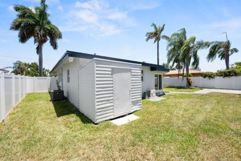 House in Pompano Beach, Florida 2 bedrooms, 164.44 sq.m. № 2191787 - photo 23