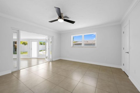 House in Pompano Beach, Florida 2 bedrooms, 164.44 sq.m. № 2191787 - photo 13