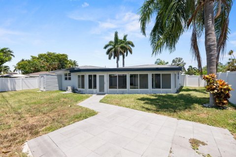 House in Pompano Beach, Florida 2 bedrooms, 164.44 sq.m. № 2191787 - photo 24