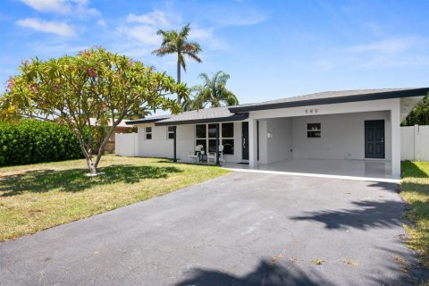 House in Pompano Beach, Florida 2 bedrooms, 164.44 sq.m. № 2191787