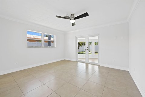 House in Pompano Beach, Florida 2 bedrooms, 164.44 sq.m. № 2191787 - photo 7