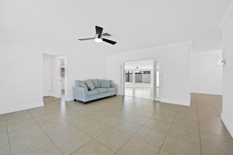 House in Pompano Beach, Florida 2 bedrooms, 164.44 sq.m. № 2191787 - photo 6