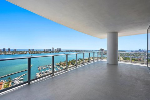 Condo in Lake Park, Florida, 3 bedrooms  № 2146212 - photo 19